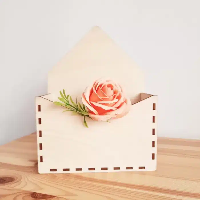 Cutie Plic Lemn CreativArt Personalizabilă: Eleganță și Rafinament Floral