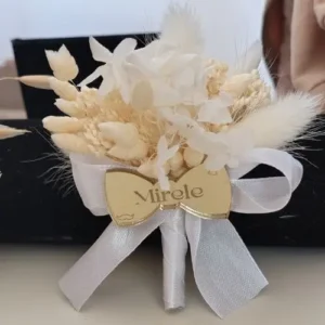 Cocarde și brățări cu flori criogenate