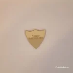 Figurine personalizate pe oglindă aurie scut