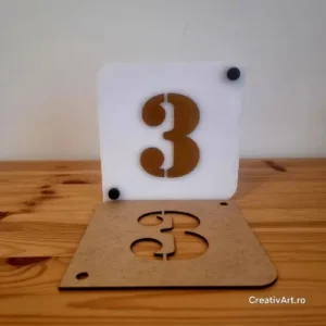 Număr de casă alb cifre aurii 1