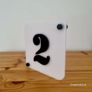 Număr de casă alb cifre negre 1