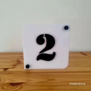 Număr de casă alb cifre negre