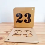 Număr de casă auriu cifre negre 3