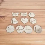 Decoratiuni pahare personalizate pe oglinda aurie 3
