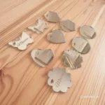 Decoratiuni pahare personalizate pe oglinda aurie 4